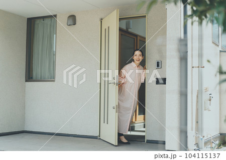 mom mom 104115137