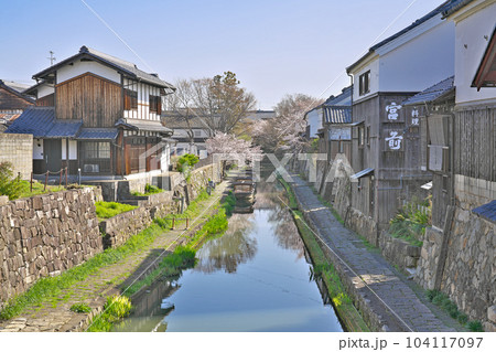 【近江八幡の八幡堀】 滋賀県近江八幡市多賀町 104117097