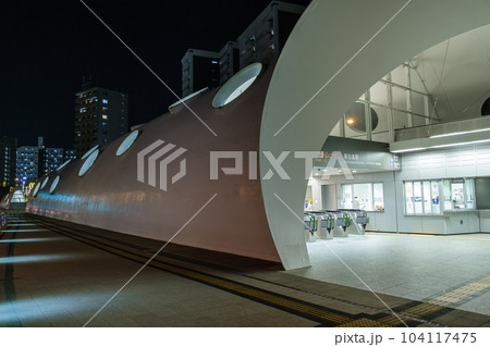夜のアストラムライン新白島駅 104117475