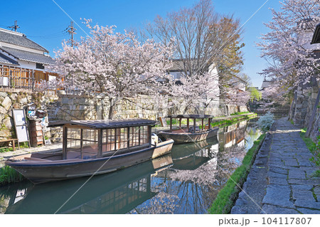 【近江八幡の八幡堀】 滋賀県近江八幡市多賀町 104117807