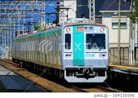【京都市営地下鉄】10系(近鉄京都線:伊勢田駅) 【京都市営地下鉄】10系(近鉄京都線:伊勢田駅) 104118590