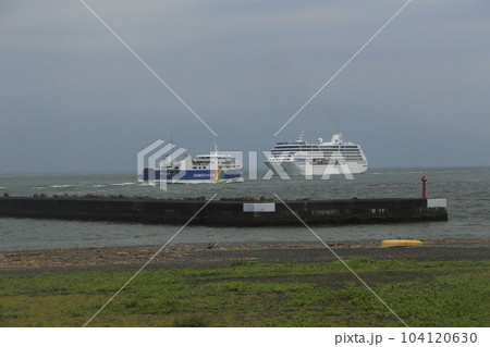 豪華客船と駿河湾ヘリー 104120630