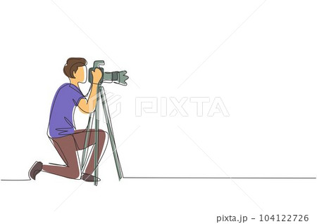 Single continuous line drawing professional photographer man kneeling for taking pictures with digital camera and tripod. Digital photography hobby. One line draw graphic design vector illustration 104122726