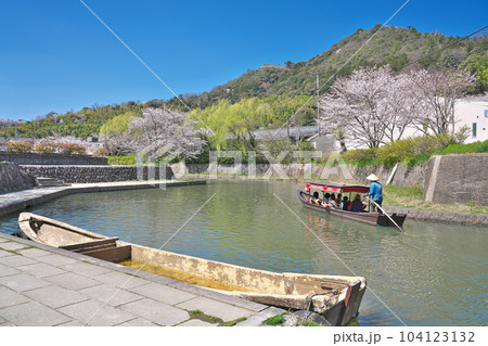 【近江八幡の八幡堀】 滋賀県近江八幡市多賀町 【近江八幡の八幡堀】 滋賀県近江八幡市多賀町 104123132