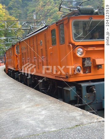 トロッコ電車で行く大自然を満喫できる黒部峡谷 トロッコ電車で行く大自然を満喫できる黒部峡谷 104123919