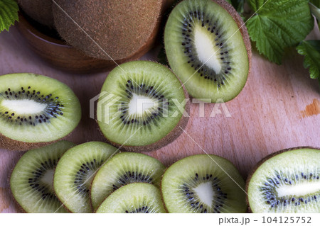 kiwi fruit cut into slices kiwi fruit cut into slices 104125752