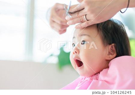 赤ちゃん　ファーストヘアカット　散髪　ファーストカット　 104126245