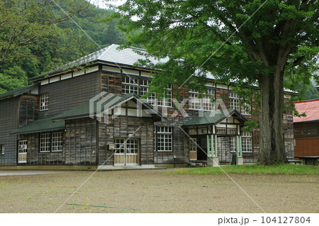 歴史的な木造小学校 104127804