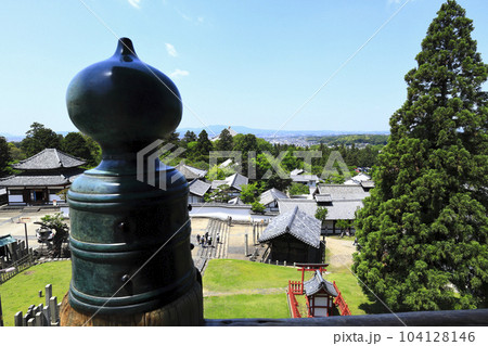 東大寺 二月堂より境内と奈良市内を眺める 東大寺 二月堂より境内と奈良市内を眺める 104128146
