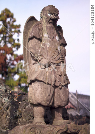 高崎市　新後閑町　琴平神社にある天狗の像 104128184