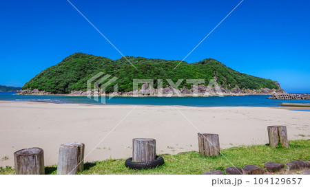 ニホンザル生息地として知られる猿島こと幸島（宮崎県串間市） 104129657