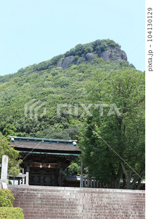 屋島南嶺の南麓に坐す「讃岐東照宮 屋島神社」 屋島南嶺の南麓に坐す「讃岐東照宮 屋島神社」 104130129