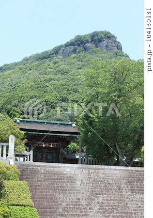 屋島南嶺の南麓に坐す「讃岐東照宮 屋島神社」 屋島南嶺の南麓に坐す「讃岐東照宮 屋島神社」 104130131