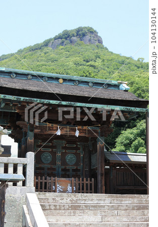 屋島南嶺の南麓に坐す「讃岐東照宮 屋島神社」 屋島南嶺の南麓に坐す「讃岐東照宮 屋島神社」 104130144