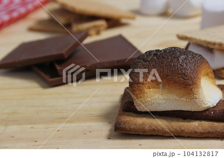 Smores. Marshmallow with Chocolate and Graham Crackers 104132817