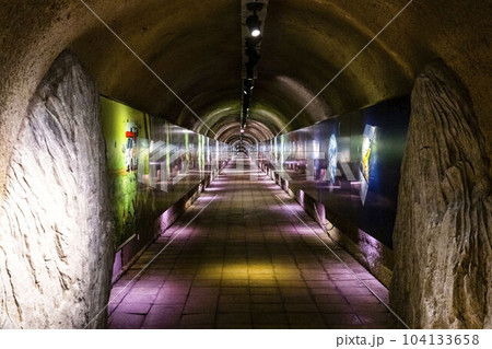 秋芳洞　黒谷入口の3億年タイムトンネル 104133658