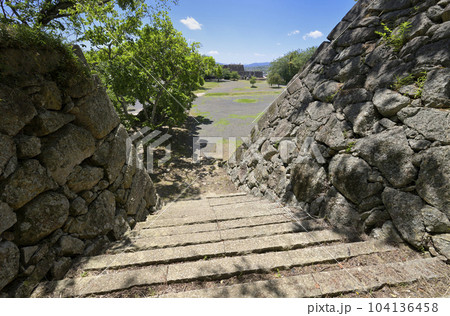 津山城  本丸の鐘楼付近から見下ろした景色（岡山県津山市） 104136458