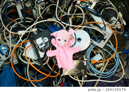 Heap of isolated electrical cable residues. doll Heap of isolated electrical cable residues. doll 104136579