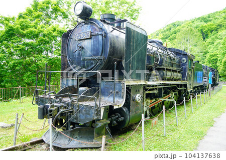 神居古潭の保存蒸気機関車（手前から9600形、C57、D51）の写真素材 [104137638] - PIXTA