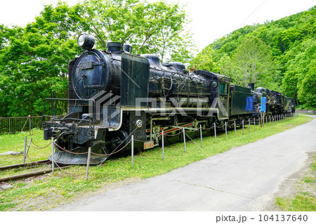 神居古潭の保存蒸気機関車（手前から9600形、C57、D51） 104137640