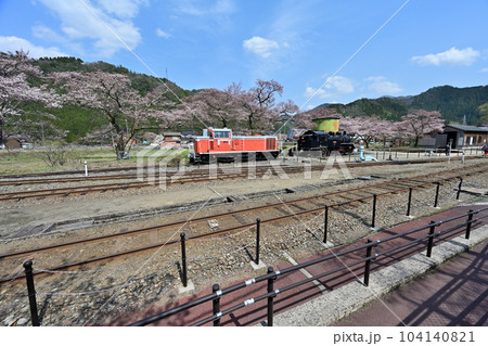若桜鉄道若桜線の終着駅 駅舎と機関車 若桜鉄道若桜線の終着駅 駅舎と機関車 104140821