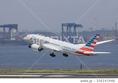羽田空港を離陸するアメリカン航空機　国際線　 104141446