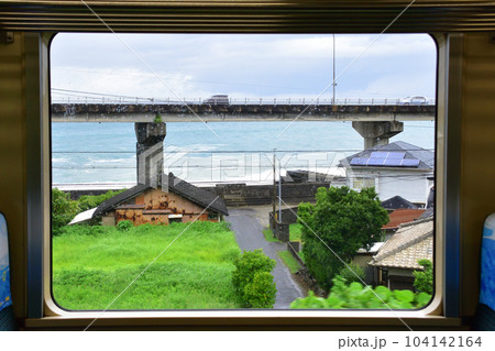 雨模様の肥薩おれんじ鉄道、川内駅から薩摩大川駅までの車窓風景(2022年) 雨模様の肥薩おれんじ鉄道、川内駅から薩摩大川駅までの車窓風景(2022年) 104142164