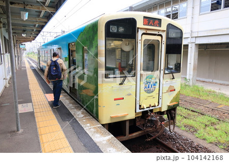 雨模様の肥薩おれんじ鉄道、川内駅から薩摩大川駅までの車窓風景(2022年) 104142168
