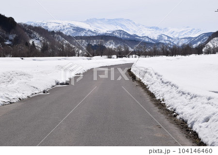 豪雪地方の道路 山形県 104146460