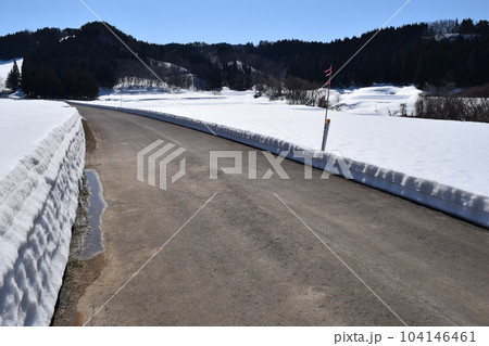 豪雪地方の道路 山形県 104146461
