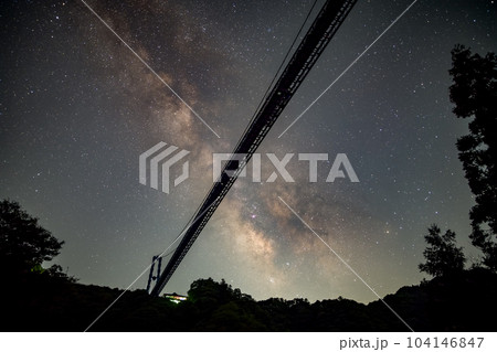 茨城県常陸太田市　竜神大吊り橋と天の川 104146847