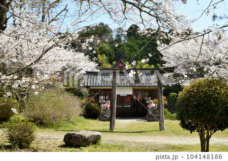 世尊寺(天照大神社拝殿) 　(奈良県吉野郡大淀町比曽) 104148186