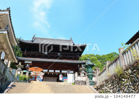 【香川県】早朝の「こんぴらさん」金刀比羅宮(大門) 【香川県】早朝の「こんぴらさん」金刀比羅宮(大門) 104148477