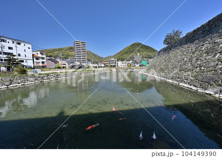 備後「三原城」の石垣とその周辺 104149390