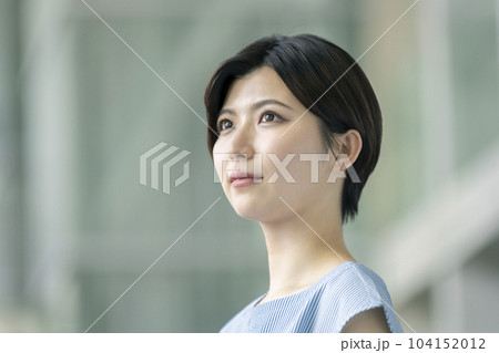 20代の女性 ポートレート 20代の女性 ポートレート 104152012