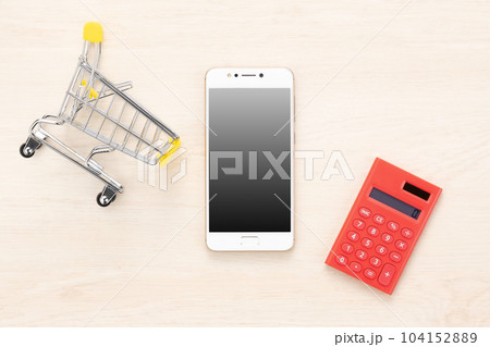 スマートフォン　カート　電卓　ショッピングのイメージ 104152889