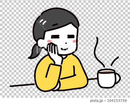 一位身著休閒服的年輕女子在咖啡旁休息（上半身） 104153739