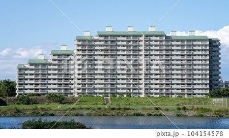 多摩川の河川敷沿いの大規模集合住宅10 多摩川の河川敷沿いの大規模集合住宅10 104154578