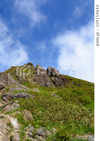 夏の谷川岳・西黒尾根からの絶景(青空と夏山) 夏の谷川岳・西黒尾根からの絶景(青空と夏山) 104154643