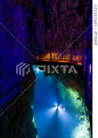 日本三大鍾乳洞　岩手　龍泉洞　第一地底湖 104155325