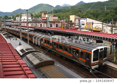 水上駅に停車中の上越線211系電車 水上駅に停車中の上越線211系電車 104160647