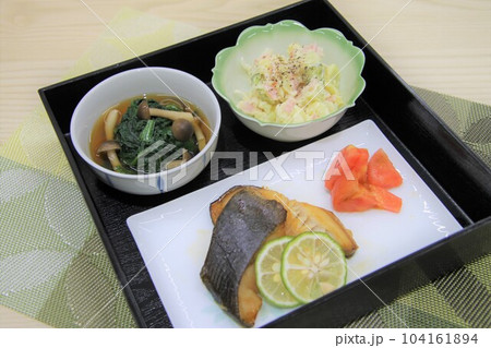 和食のお盆 104161894