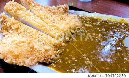 福岡の人気店のカツカレー 104162270