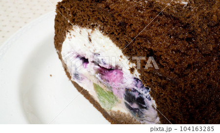 ブルーベリーとキウイのカカオロール ブルーベリーとキウイのカカオロール 104163285