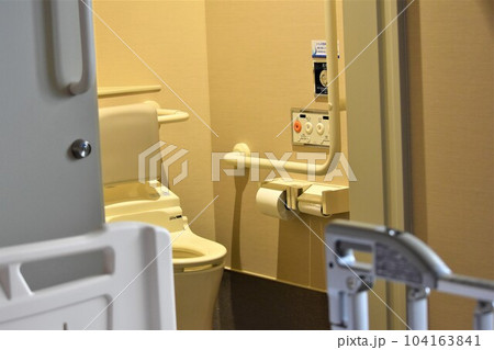 入院治療 104163841