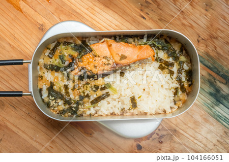 メスティンでごはん　Camping food made military outdoor  104166051