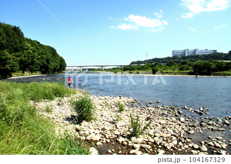 初夏のアユ釣り風景 初夏のアユ釣り風景 104167329