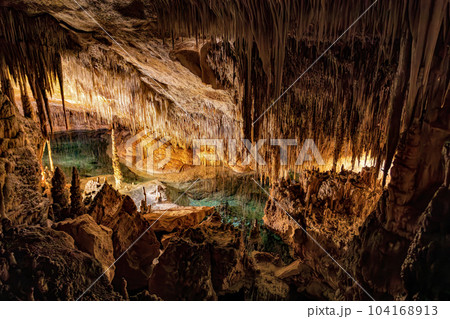 Dragon cave, Coves del Drach, (Cuevas del...の写真素材 [104168913 