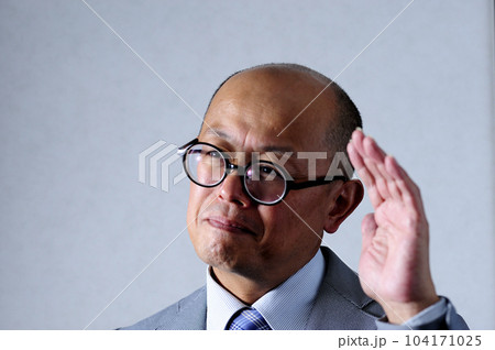 寂しい中年男性 104171025