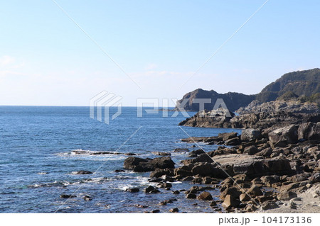 海と岸壁の風景 和歌山県高浜海岸 海と岸壁の風景 和歌山県高浜海岸 104173136